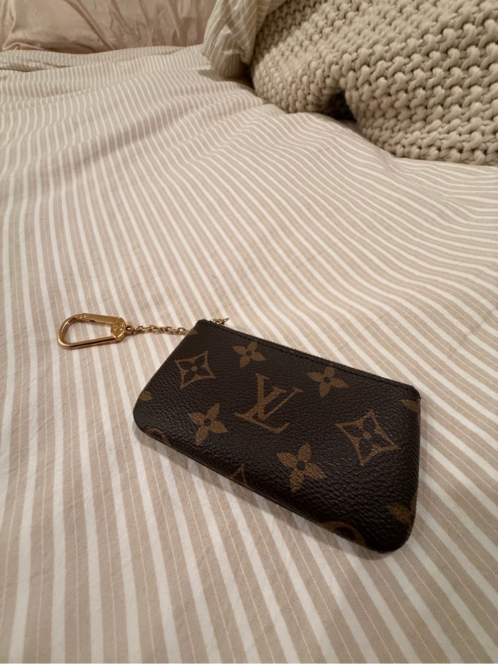 Louis Vuitton Monogram Key Pouch. - Picture 2 of 8